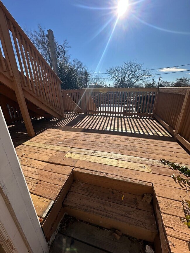 Building Photo - 1209 Hollins St