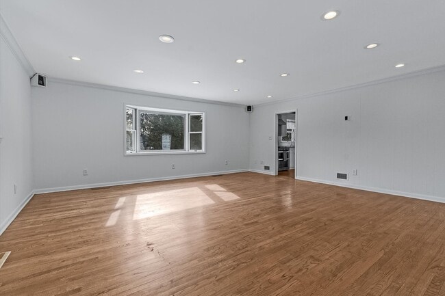 Building Photo - 168 Mendham Rd