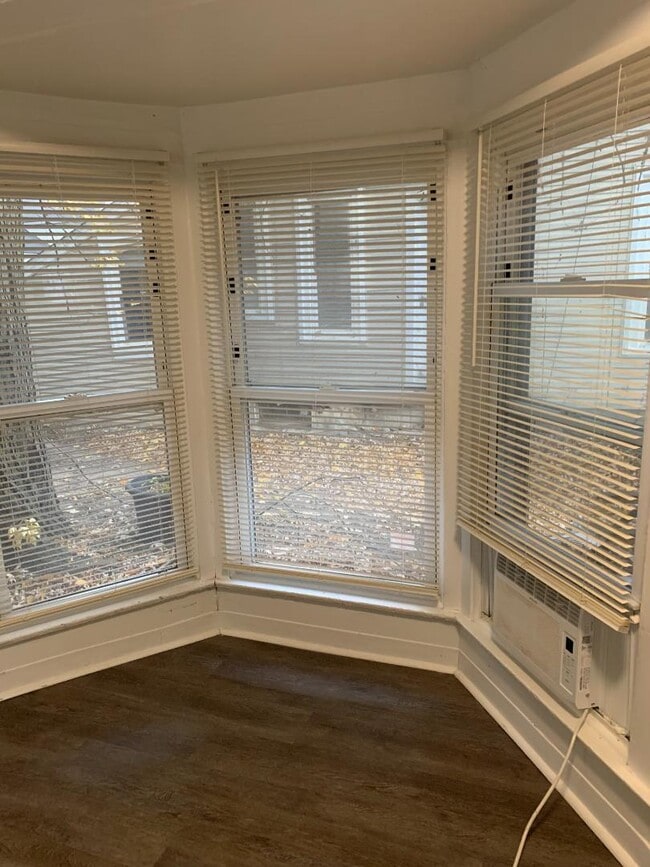 Building Photo - 413 Emmet St