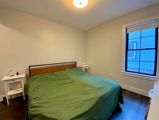 Building Photo - 65 Broadway