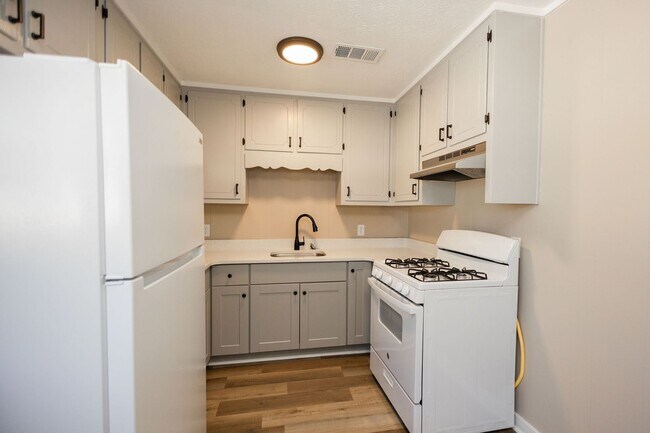 Building Photo - 732-732 Randall St