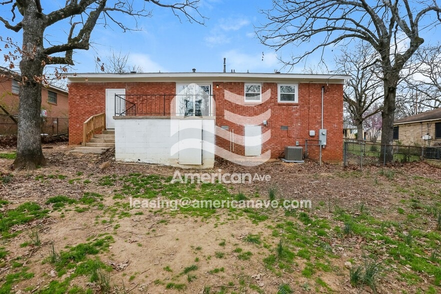 Building Photo - 922 W 54th St