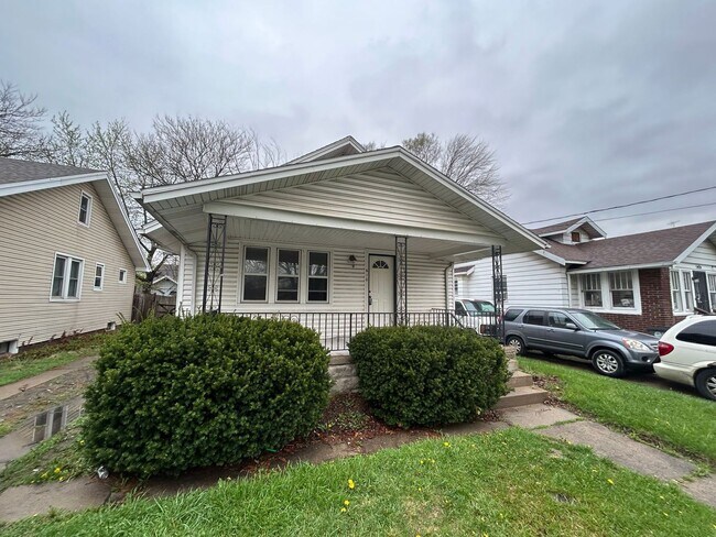 Building Photo - Cozy and freshly Updated North Toledo Home Near I-75 & Downtown