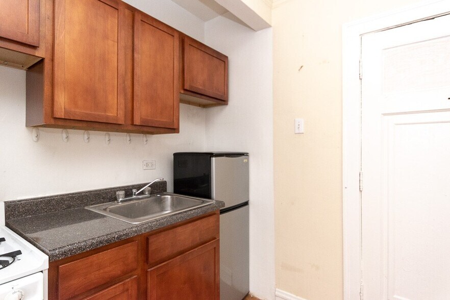 Building Photo - 4542 N Damen Ave