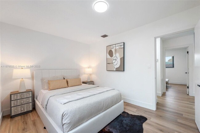 Building Photo - 1201 N 16th Ave