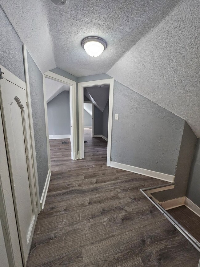 Building Photo - There is a $25 fee per application and eve...