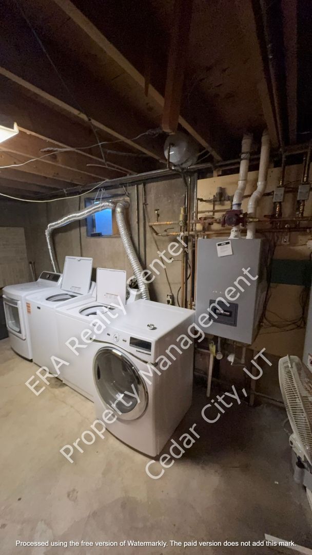 Building Photo - Move-In Bonus!!!! 2 bed - 1 bath in the Heart of Cedar City