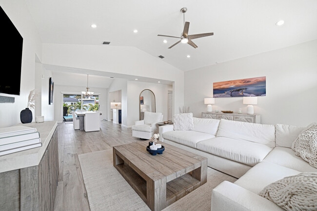 Building Photo - 2281 SE 11th St