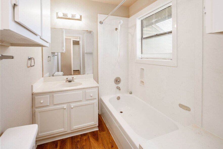 Building Photo - JUNE SUBLEASE!!!!  Adorable 3 Bedroom 2 Bathroom Home with Yard and 2 Car Garage!