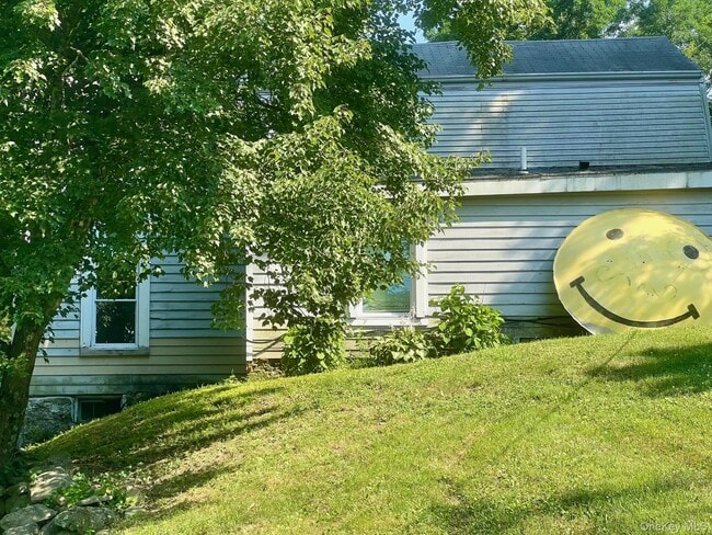 Building Photo - 286 Crum Elbow Rd