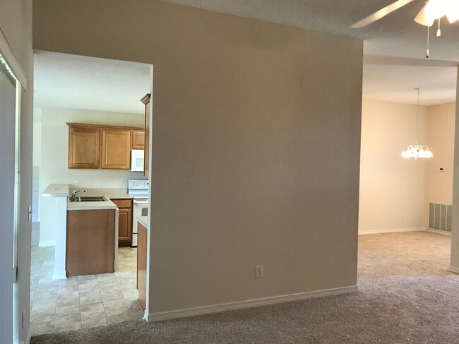 Building Photo - 2642 Hidden Creek Dr