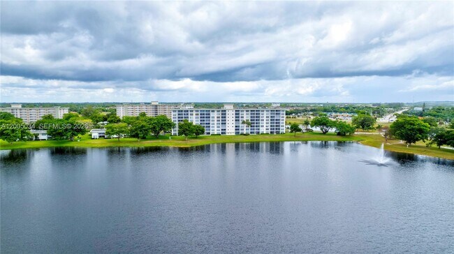 Building Photo - 3091 N Course Dr