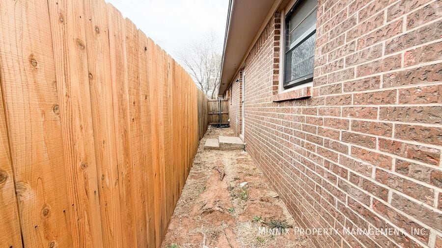 Building Photo - 2113 S Loop 289