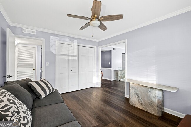 Building Photo - 6851 Roswell Rd