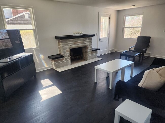 Building Photo - 5679 Valleyview Dr