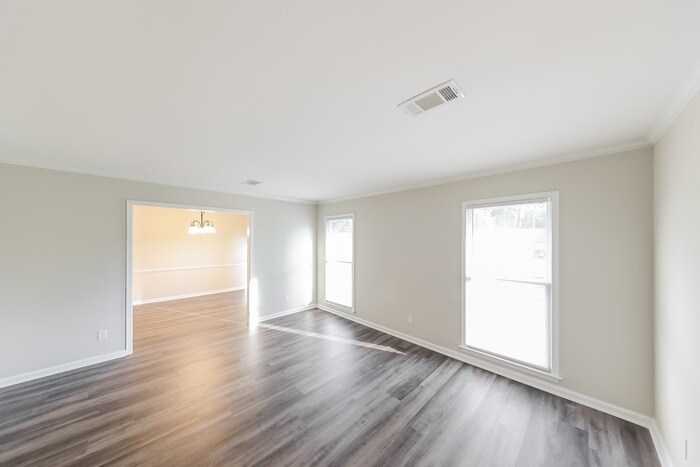 Building Photo - 3411 Royal Carriage Dr