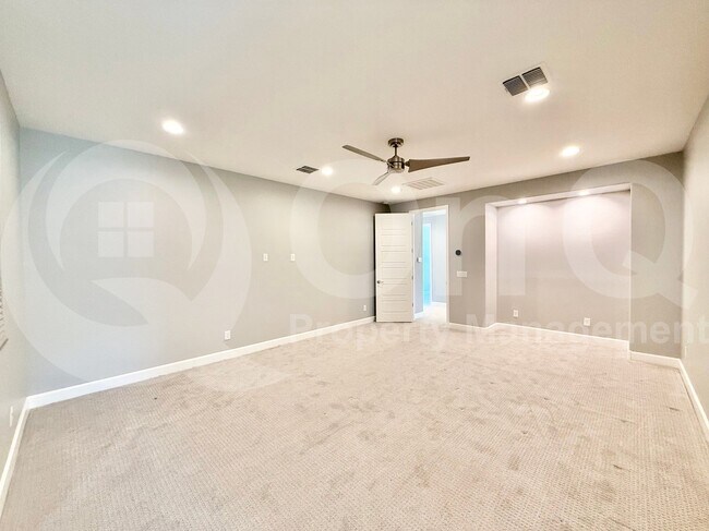 Building Photo - 262 E Lantana Dr