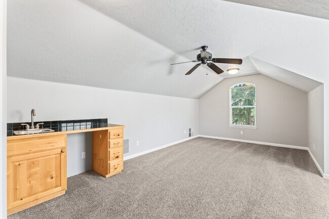 Building Photo - 552 E Whitney Ct