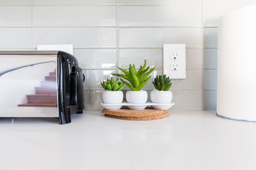 Building Photo - 3081 W 16th Ave