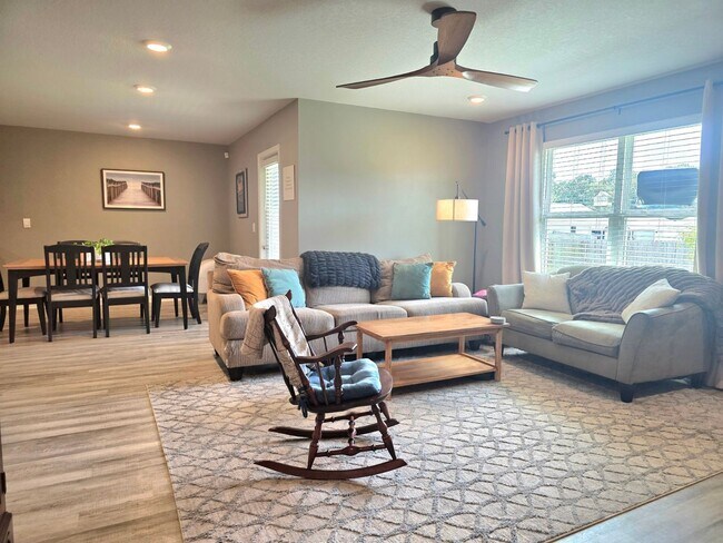 Building Photo - 4375 White Cedar Ct