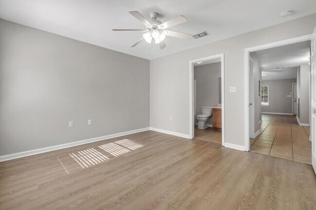 Building Photo - 2738 W Tharpe St