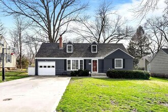 Building Photo - Stunning 3BR 3BA Fully Furnished Home w/ Granite Kitchen + Patio & Fenced Yard in Prairie Village