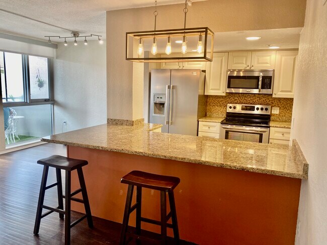 Accent recessed lighting in kitchen - 470 3rd St S