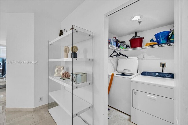 Building Photo - 9455 Collins Ave