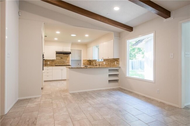 Building Photo - 2902 Silverleaf Dr