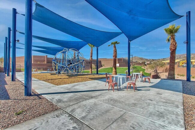 Building Photo - 820 E Ashurst Dr