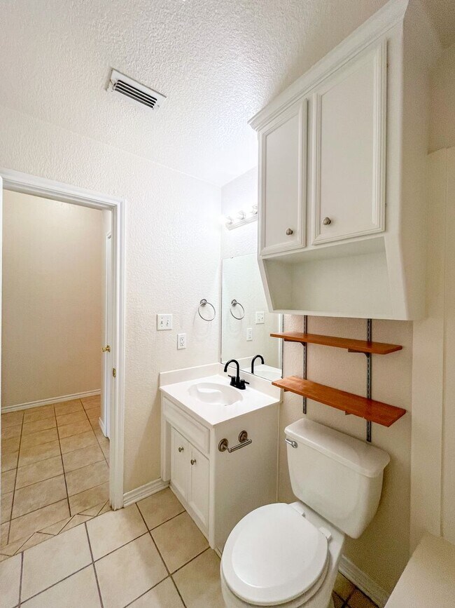 Building Photo - Available NOW!!!! This charming 1 story, 3...