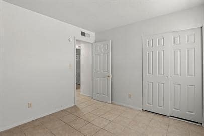 Building Photo - Charming 2-Bedroom - No Carpet!