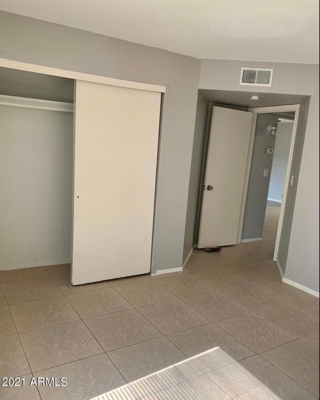 Building Photo - 1542 W Sahuaro Dr