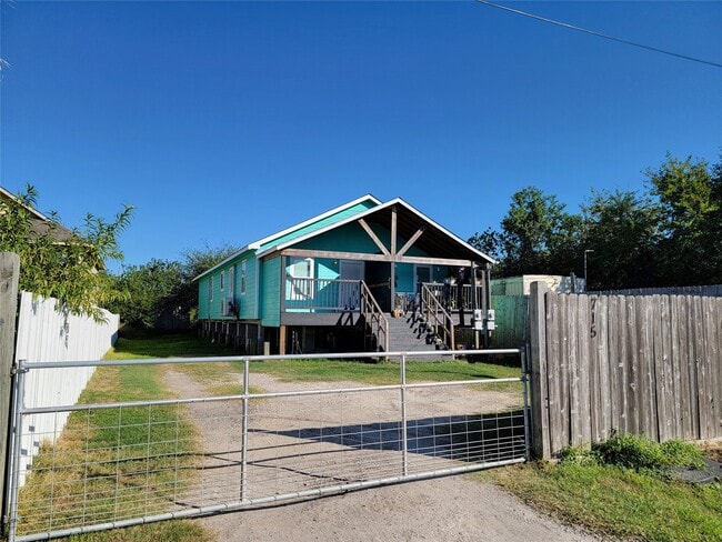 Building Photo - 715 11th St