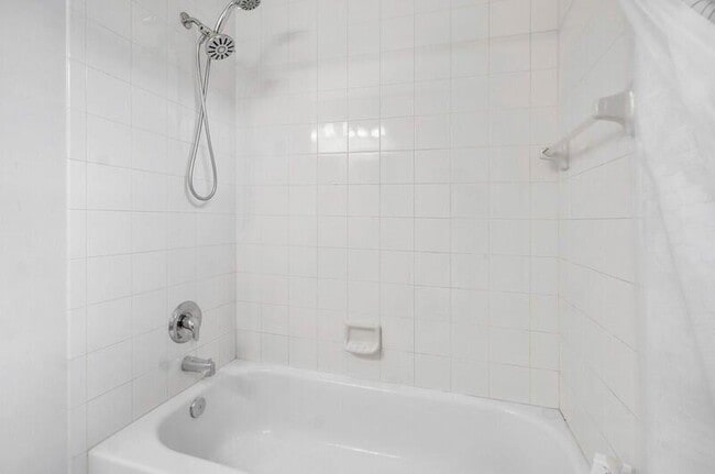 Building Photo - 9271 Madewood Ct