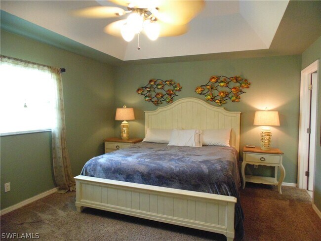 Building Photo - 4835 SW 18th Ave