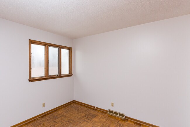 Building Photo - 3084 Parkwild Dr