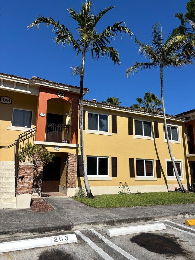 Building Photo - Beautiful 2/2 First-Floor Condo with Lake View in Homestead FREE APPLICATICATION FEE.