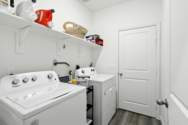 Building Photo - 5830 Capri Frst Dr