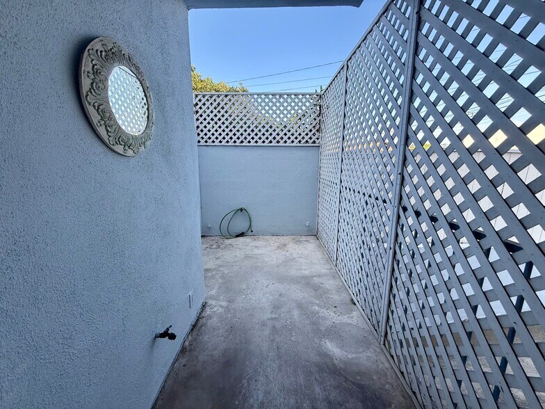 Building Photo - 1937 Euclid St