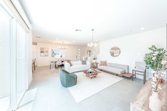 Building Photo - 232 Junco