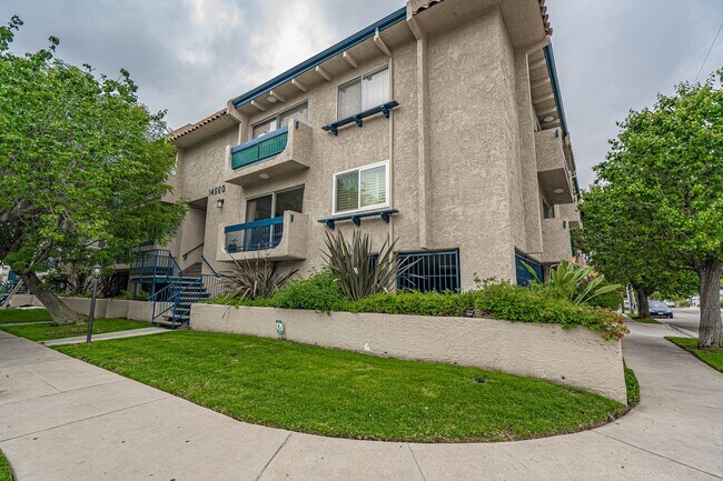 Building Photo - 14560 Clark St