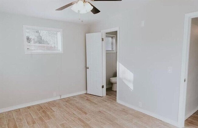 Building Photo - Charming 3/2/1 Home on a Quiet Cul-de-Sac