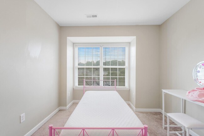Building Photo - 405 Donelson Loop