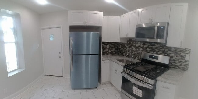 Building Photo - Brand New home!!