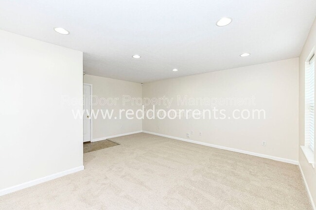 Building Photo - 13340 W Golden Gate Dr