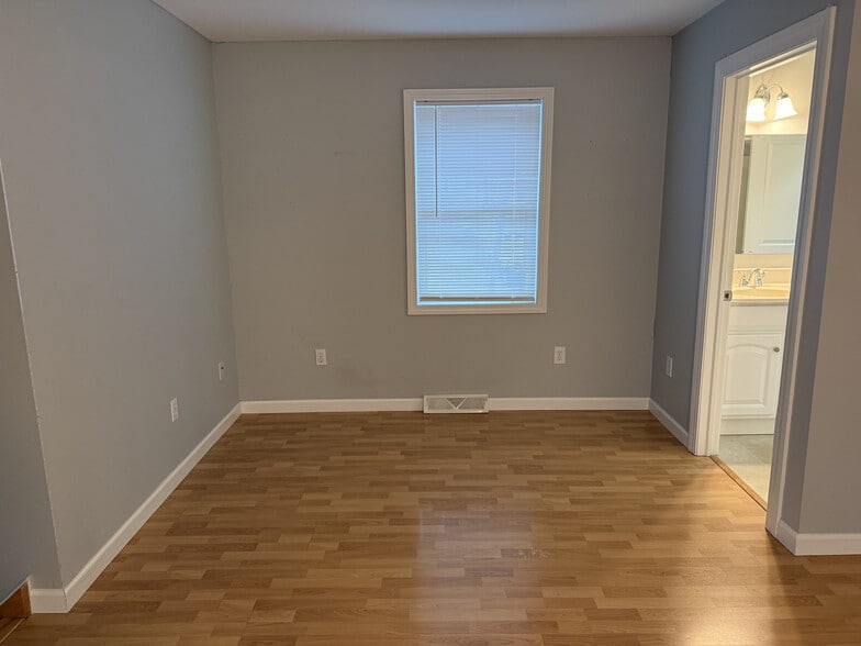 Open Office area - 279 Saratoga Ave
