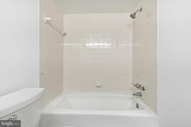 Building Photo - 1745 Edgewood Hill Cir