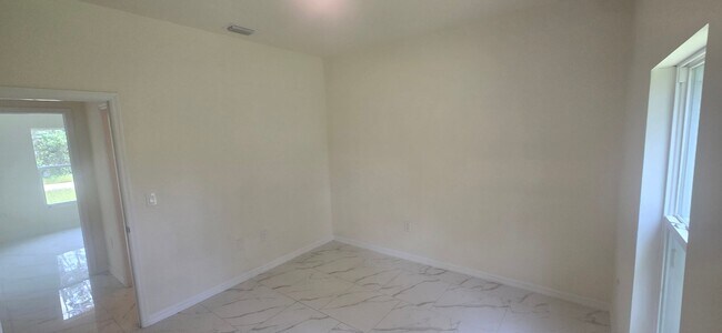 Building Photo - Great Location  2/1 Single Family Home