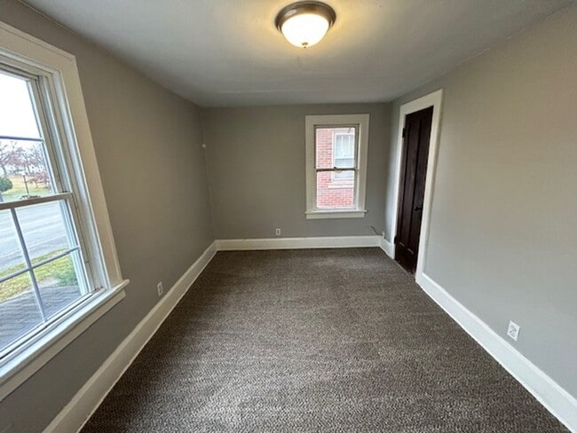 Building Photo - 3237-3237 Grove Ave